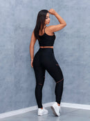Dames Swart Fiksheidsset met Gestreepte Detail in Verskeie Kleure. Swart Sportklere-stel.