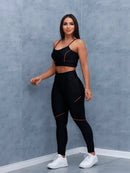Dames Swart Fiksheidsset met Gestreepte Detail in Verskeie Kleure. Swart Sportklere-stel.