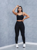 Dames Swart Fiksheidsset met Gestreepte Detail in Verskeie Kleure. Swart Sportklere-stel.