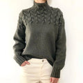 Gola alta com detalhe trançado em cabo da moda